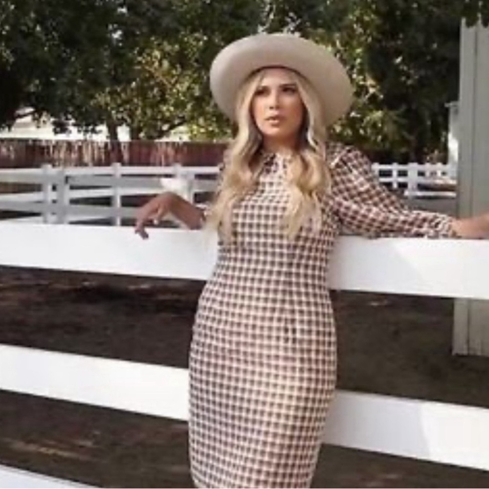 Chic Plaid Dress with Wide-Brim Hat